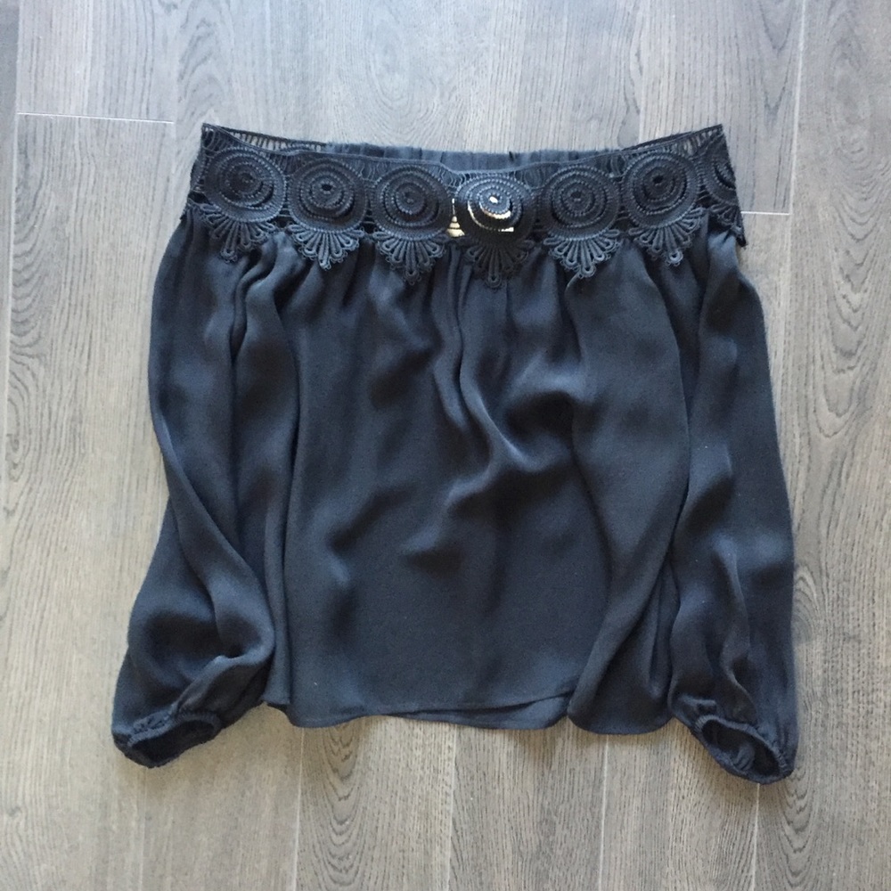 Like New Stone Cold Fox blouse XS/S